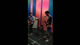 Download lagu Boomerang - oh ya cover by W4 band live studio