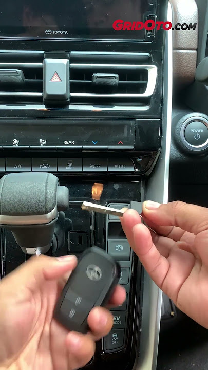 How to Use the Shift Lock Feature for Parallel Parking #short #shorts #shortvideo