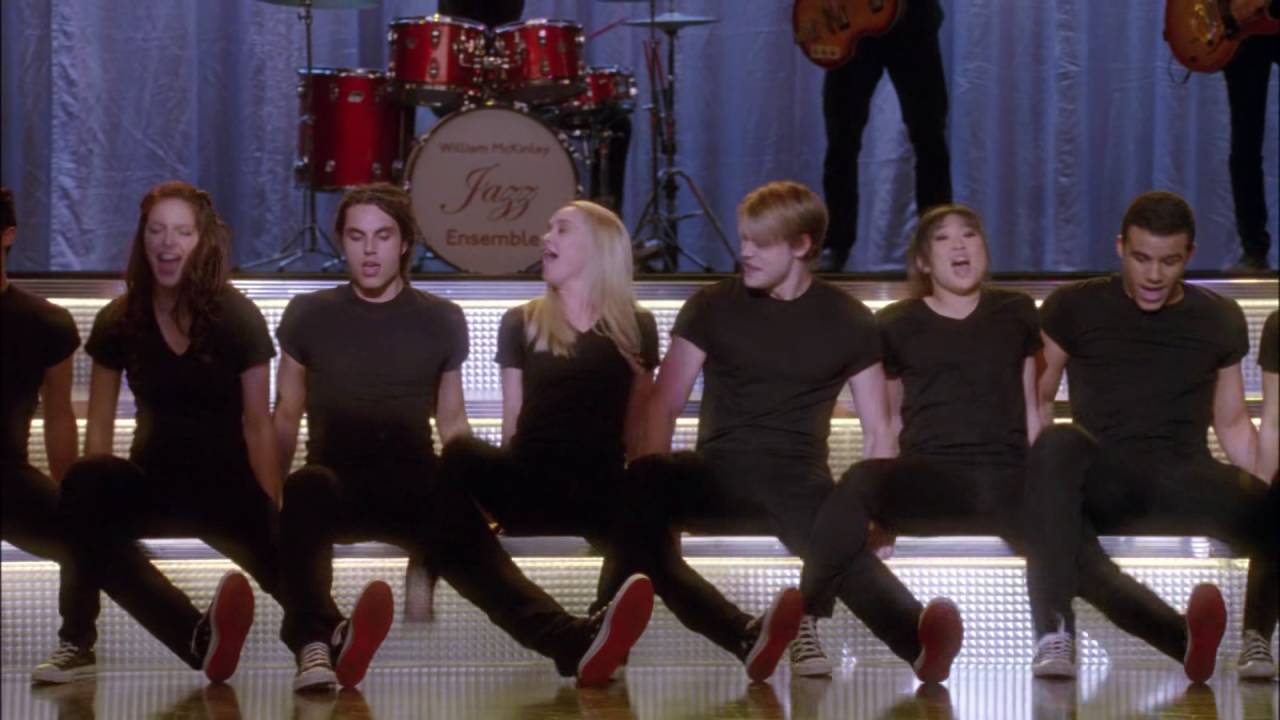 GLEE Full Performance of Footloose