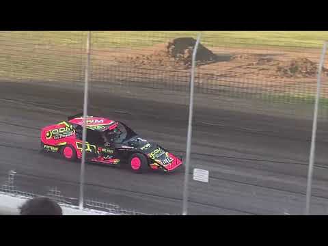 USRA Ironman B Modified hot laps group 2 Lakeside Speedway 