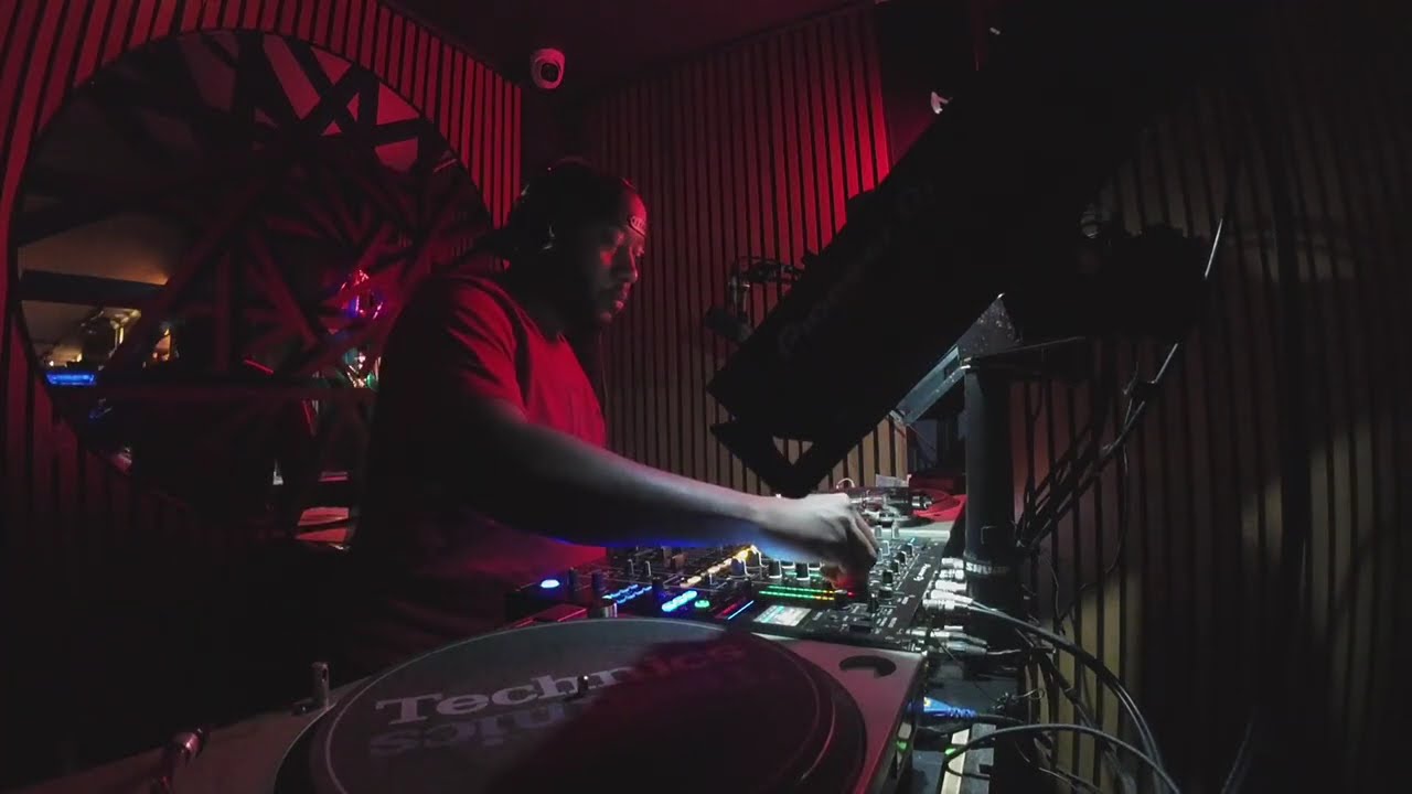 hnt.fm Invites 084
