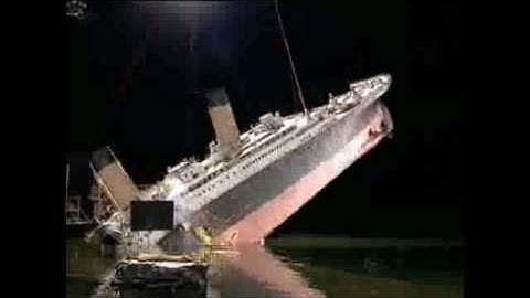 TITANIC [1997] - Break-up Miniature.mp4