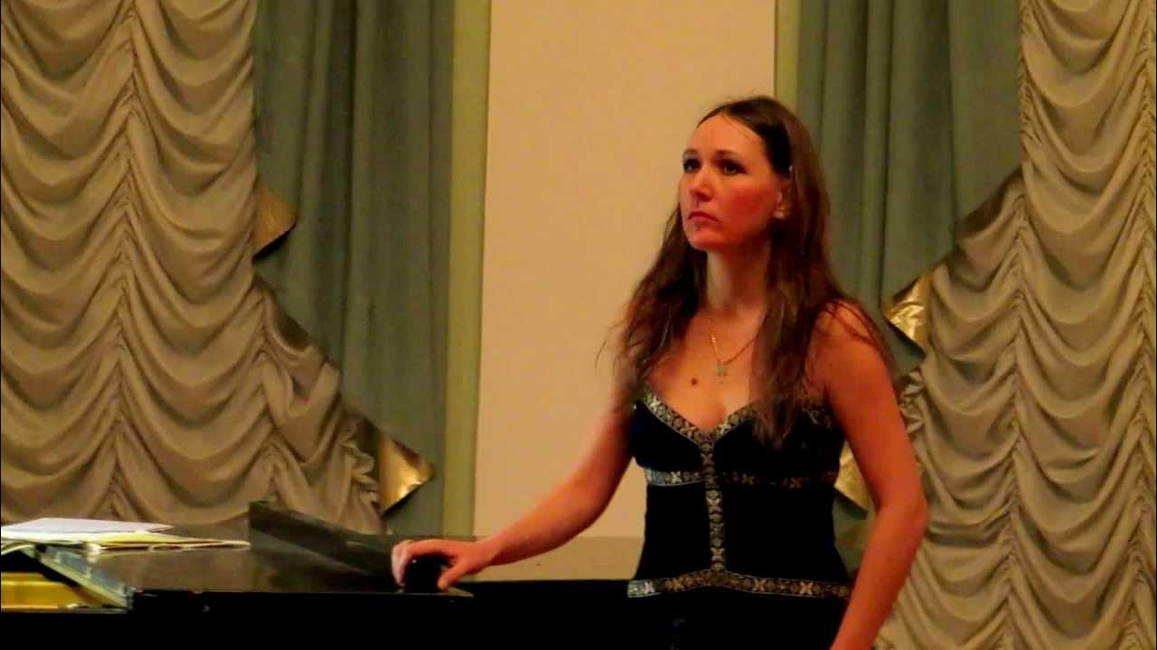 Итальянский пианист карлик. Ирина сурина певица фото. Лара фабиан. Фольклорный вокал. Народное пение.