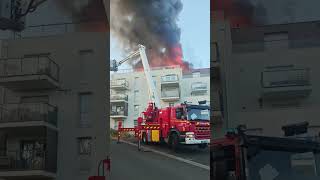 Nantes : un IMPRESSIONNANT incendie ravage la toiture d’un immeuble, 22 logements inhabitables