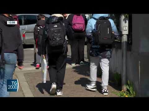 Video Scampia, 14enne accoltellato a scuola. Denunciati due minori
