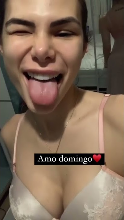 puta safada Rayssa Melo quero receber leitada na cara.