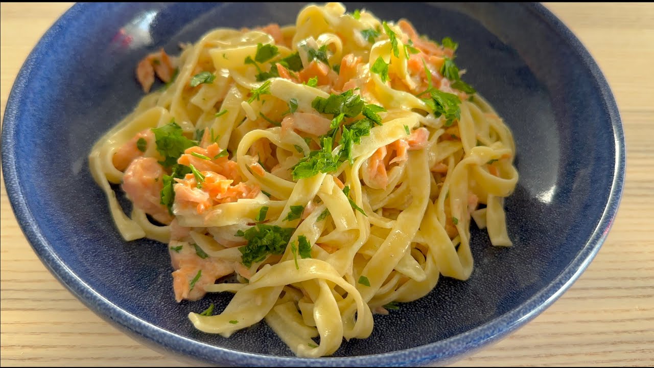 How to cook creamy salmon pasta like a proper Italian?/ Easiest Smoked salmon pasta
