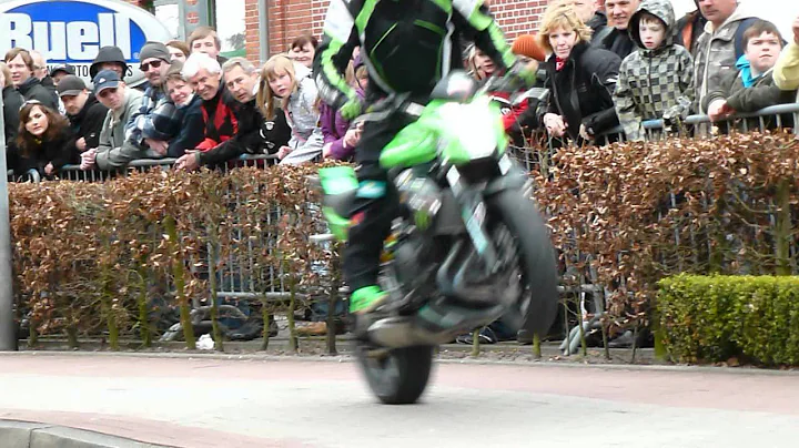 Kawasaki Stuntshow by Mike Auffenberg