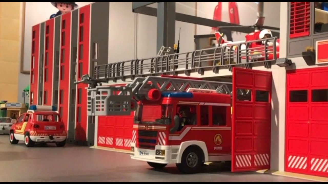 Einblick in die PLAYMOBIL-Sonderausstellung: Polizei, Feuerwehr und Rettungsdienst