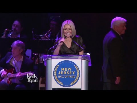 Kelly Ripa Gets Inducted Into the New Jersey Hall of Fame
