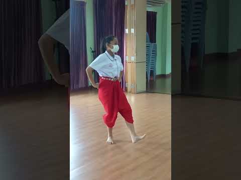 เพลงฉุยฉายพราหมณ์ สอบภาคปฏิบัตินาฎศิลป์ชั้นสูง โรงเรียนรำไทย by โบนัส