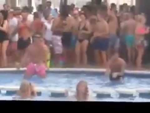 Cristiano Ronaldo dancing like crazy in Ibiza