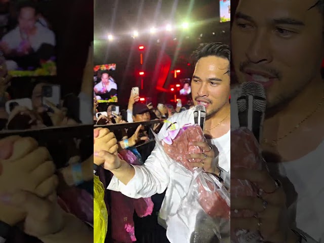 Penampilan Adrian Khalif semalam di TMI Fest bikin penonton histeris!😍