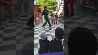 Entrada do jurado b-boy Lil Cry - Batalha Breaking para Todos (2Ed)