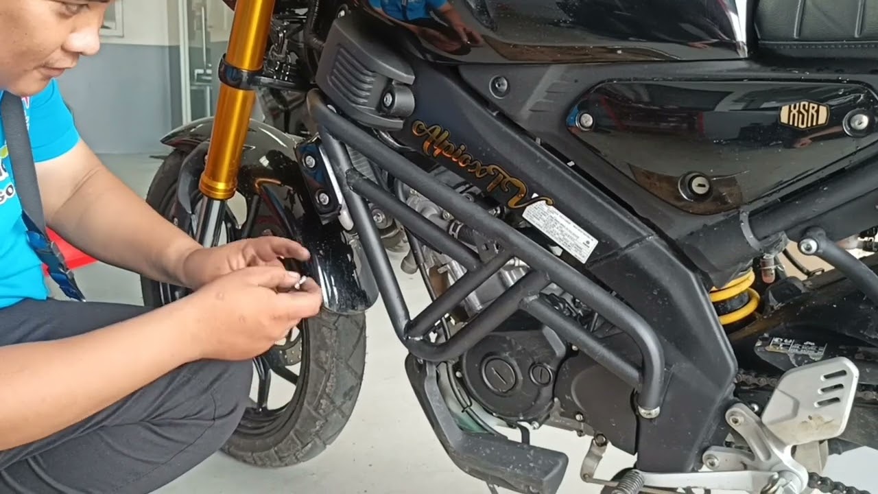 How to install the XSR155 Crashguard?