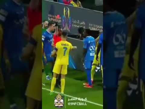 كريستيانو رونالدو يطلقا بطاقة حمراء