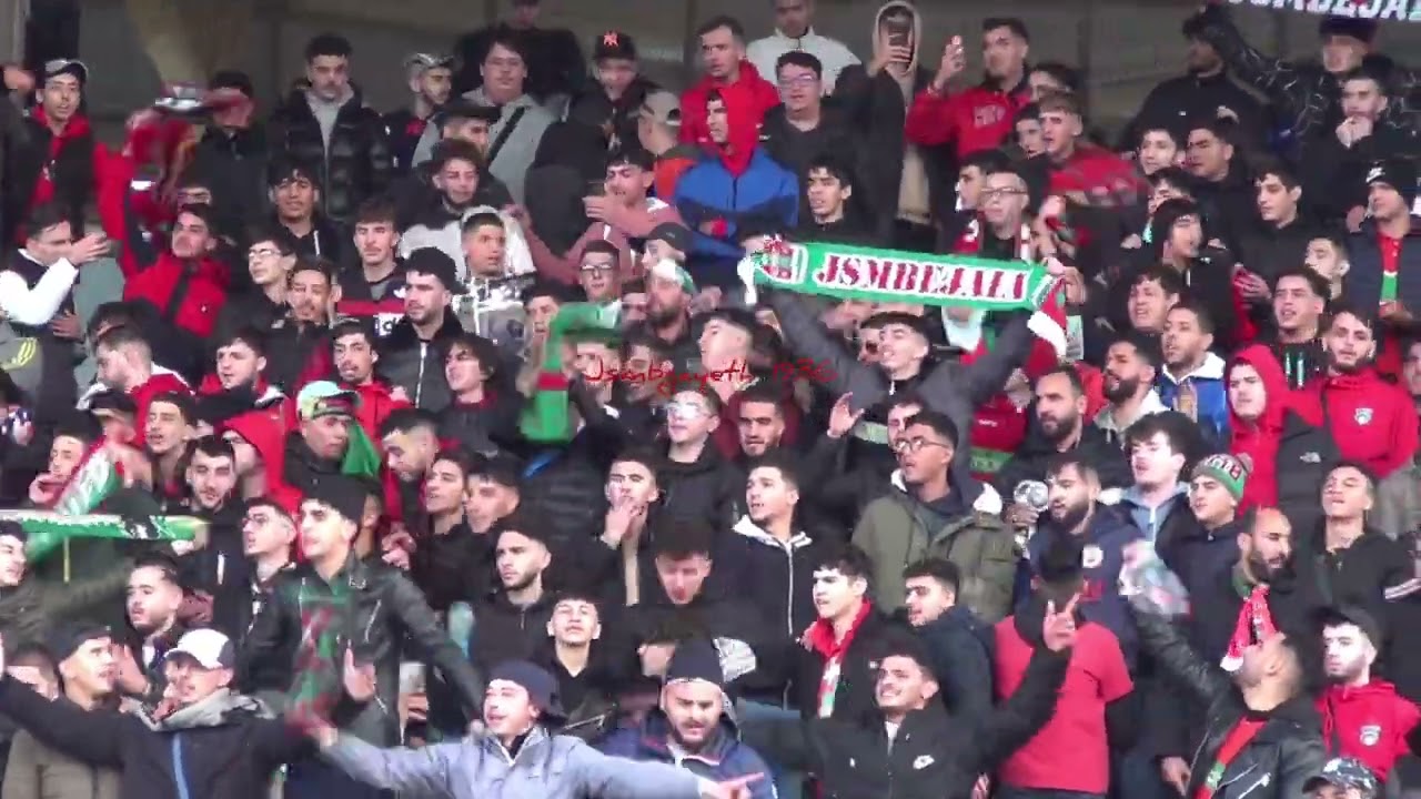 deuxième vidéo des supporters jsmbists face a bougaa  ( Ambiance JSMB ) 🇮🇹