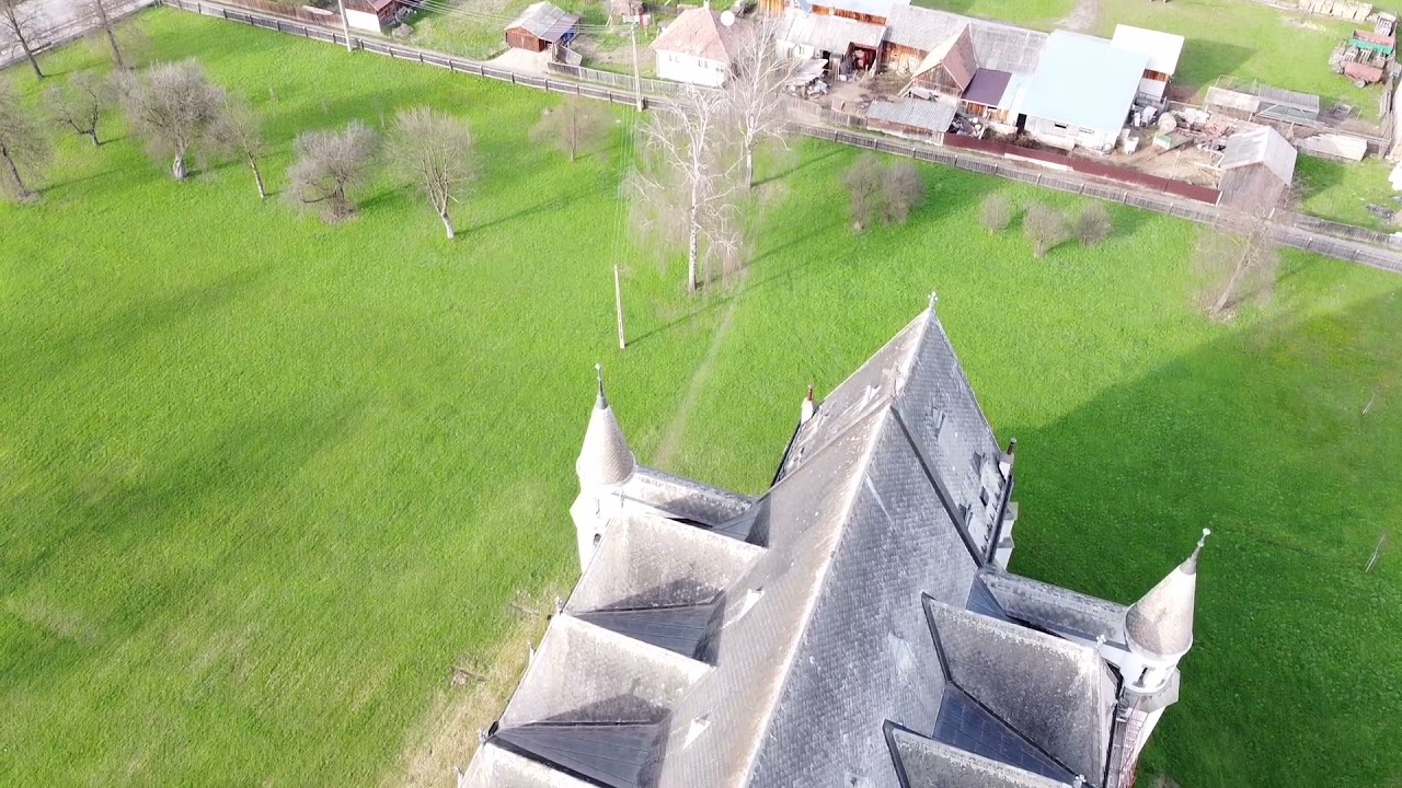 A Gyergyóditrói templom, kicsit másképp. (Török Jenő felvétele.)