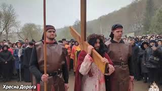 картинка: У Зарваниці відбулась Хресна дорога за справедливий мир @Zarvanytsya