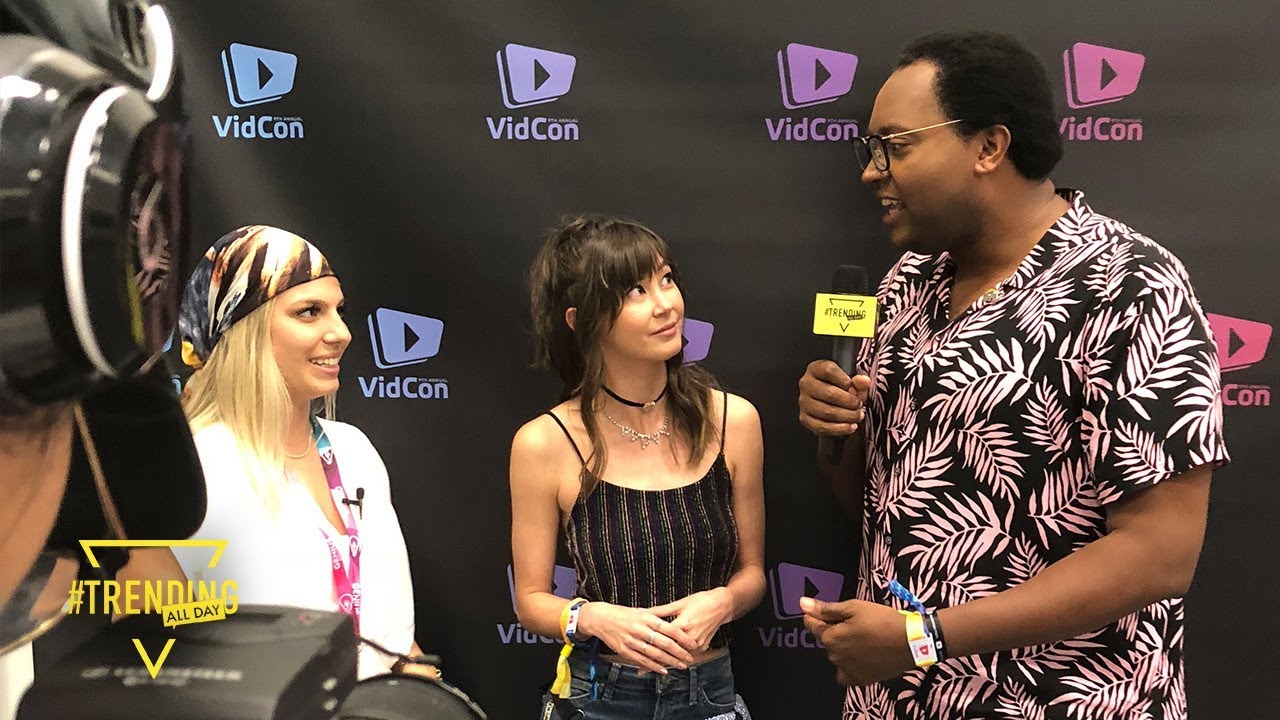 Kimiko Glenn & Travis Coles Talk About Liza On Demand // VidCon 2018 // Trending All Day