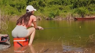 The beautiful woman challenged to catch a hundred catties of big fish. After five hours of fishing