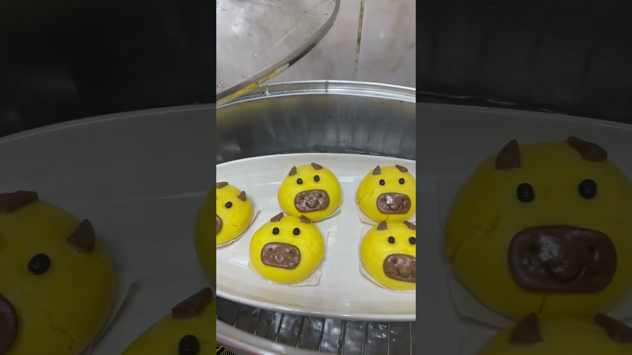 Steamed custard bun 🐷