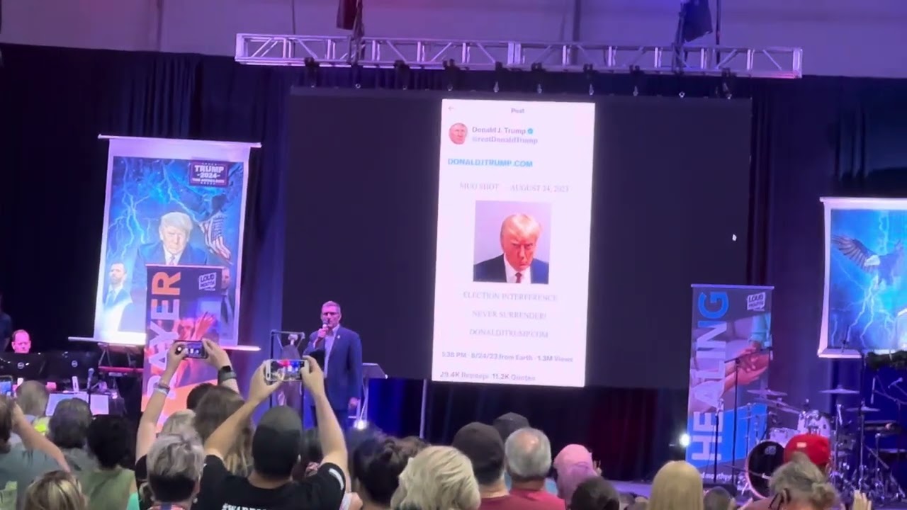 “Big Middle Finger” - General Flynn on Trump Mugshot tweet