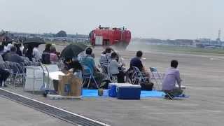 救難消防車ストライカーの実動展示