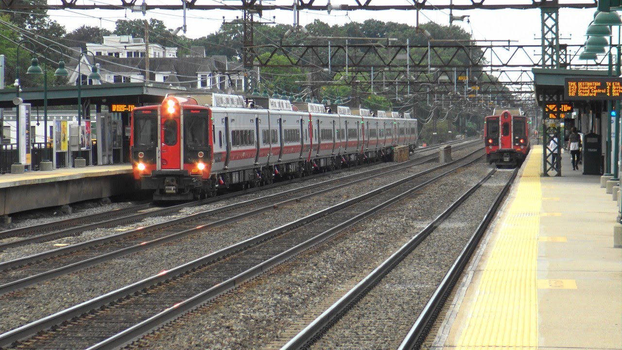 Metro North & Amtrak Morning Rush at Mamaroneck