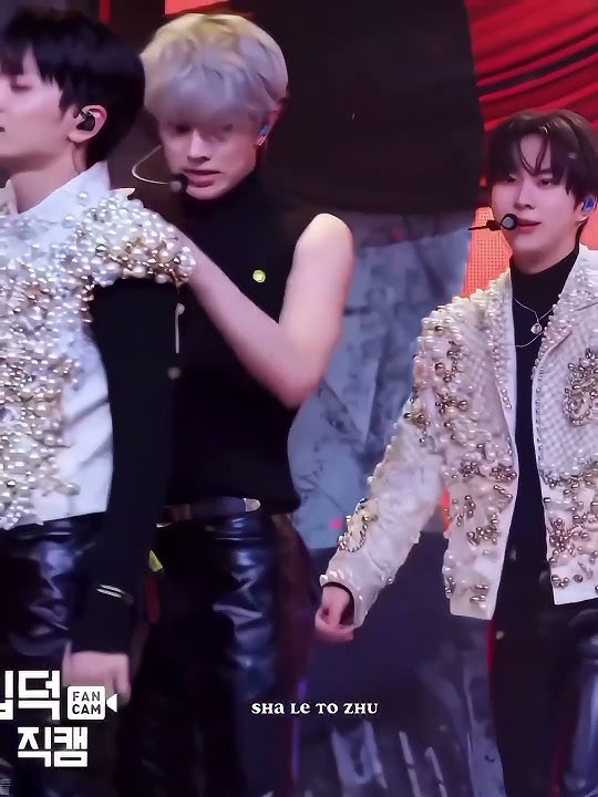 Just #heejay removing each other jackets 🔥#heeseung #Jay #enhypen