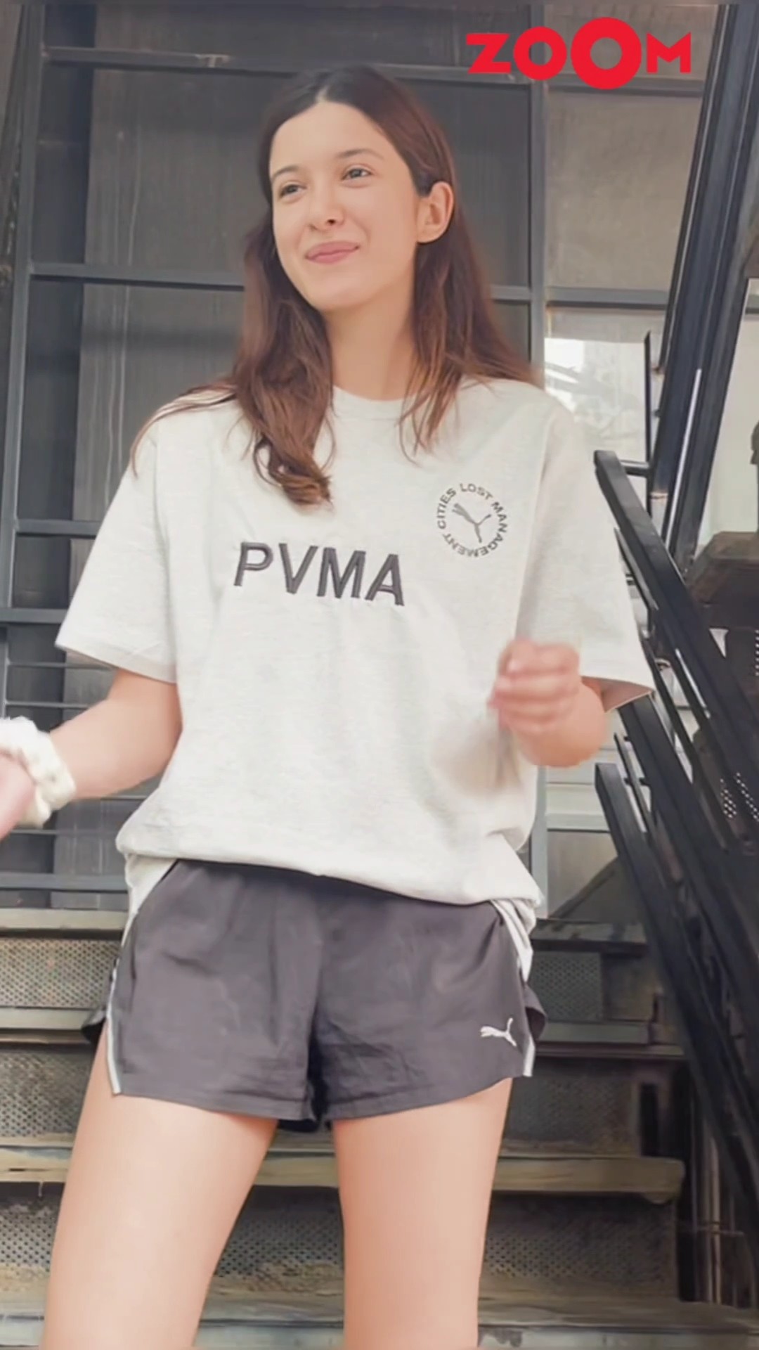 Shanaya Kapoor CUTELY follows paps instructions for posing ?? #shanayakapoor #shorts