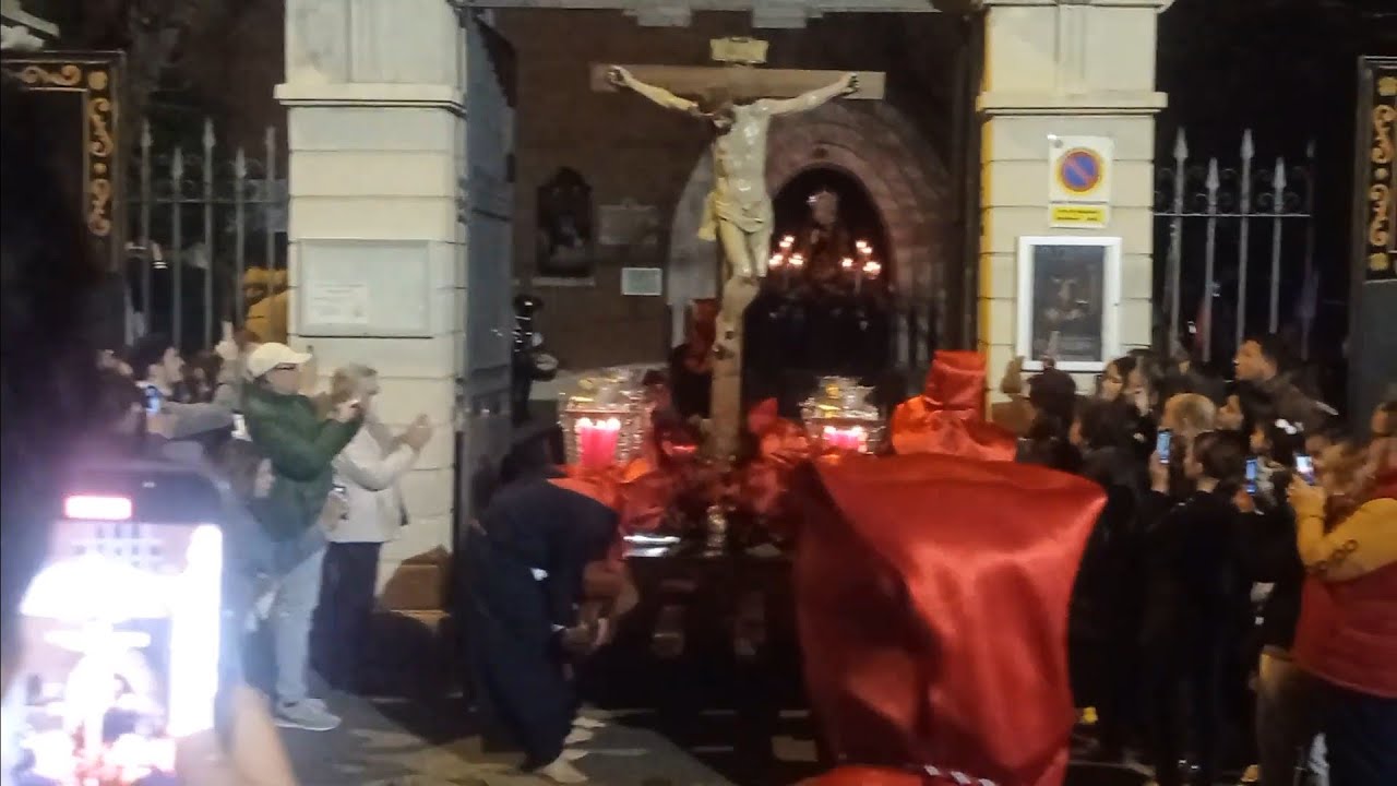 Salida Via Crucis de la Exaltación de la Cruz y Ntra Sra de las Dolores Valladolid Semana Santa 2023