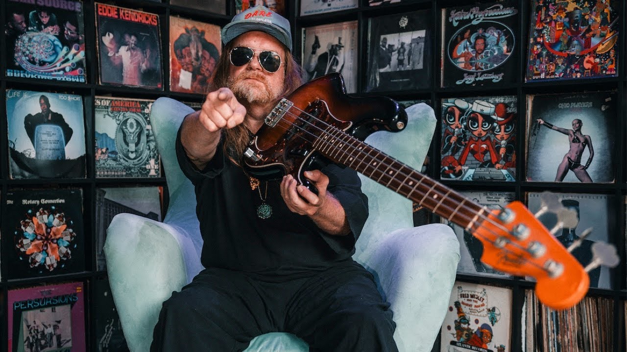 Журнал Bass Musician берет интервью у Эрика «Мэверика» Кумса
