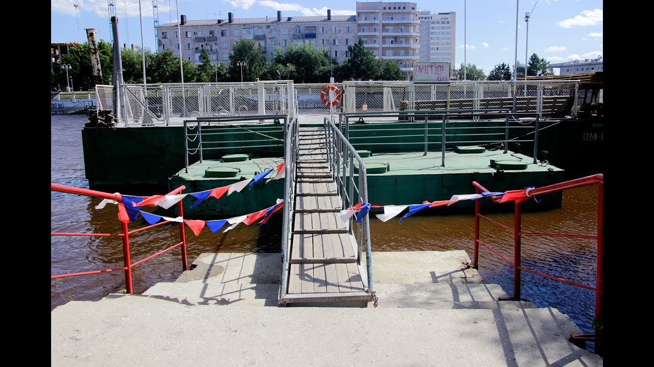 Теплоход по реке оке