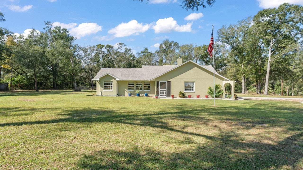 22126 Quale Grove Rd, Eustis, FL 32736