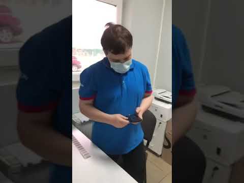 Сотрудник OZON не обслуживает клиентов в пункте выдачи.