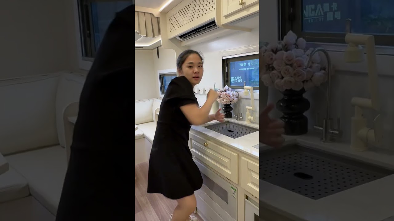 ⁣Accidentally splashed water on a passerby while splashing water during RV camping