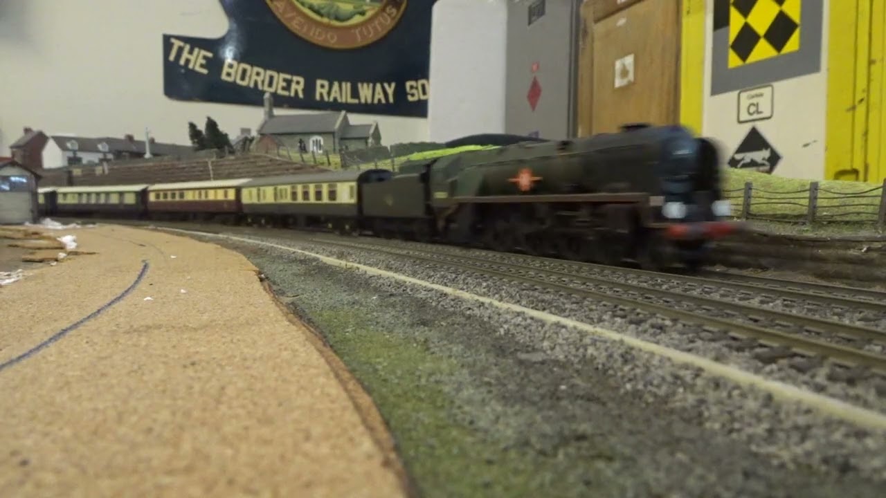 B.M.Rly.S: HORNBY is, No.35028 'Clan Line' with "BRITISH PULLMAN", was running on OO Gauge Layout.