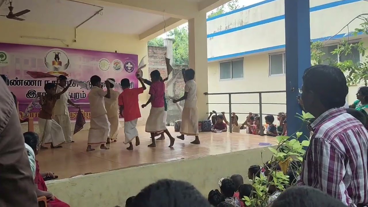 Pongal celebration 4th std boys. Aringar anna middle school. Ramanathapuram 