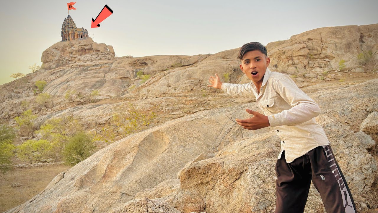 The highest temple in our area 😱 _-_ यह मंदिर पहली बार देखा 🧐 .... 