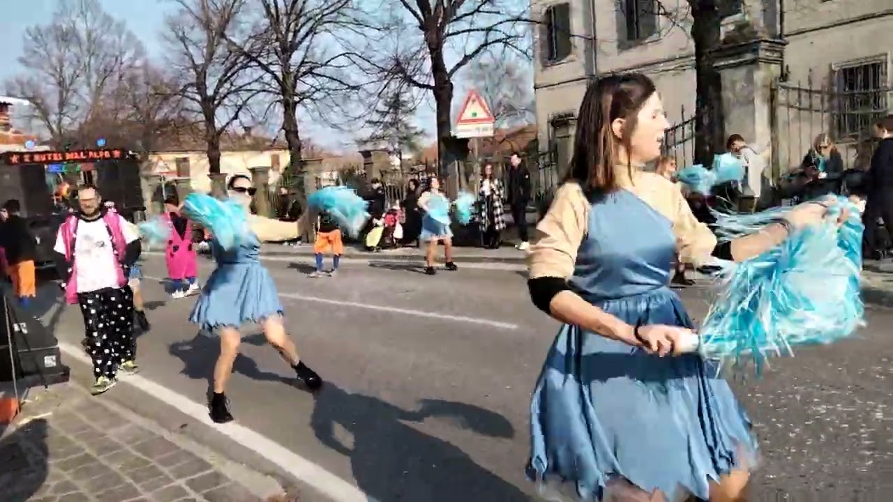 carnevale di castelbelforte 2023 parte 1 bande e maschere e primi carri