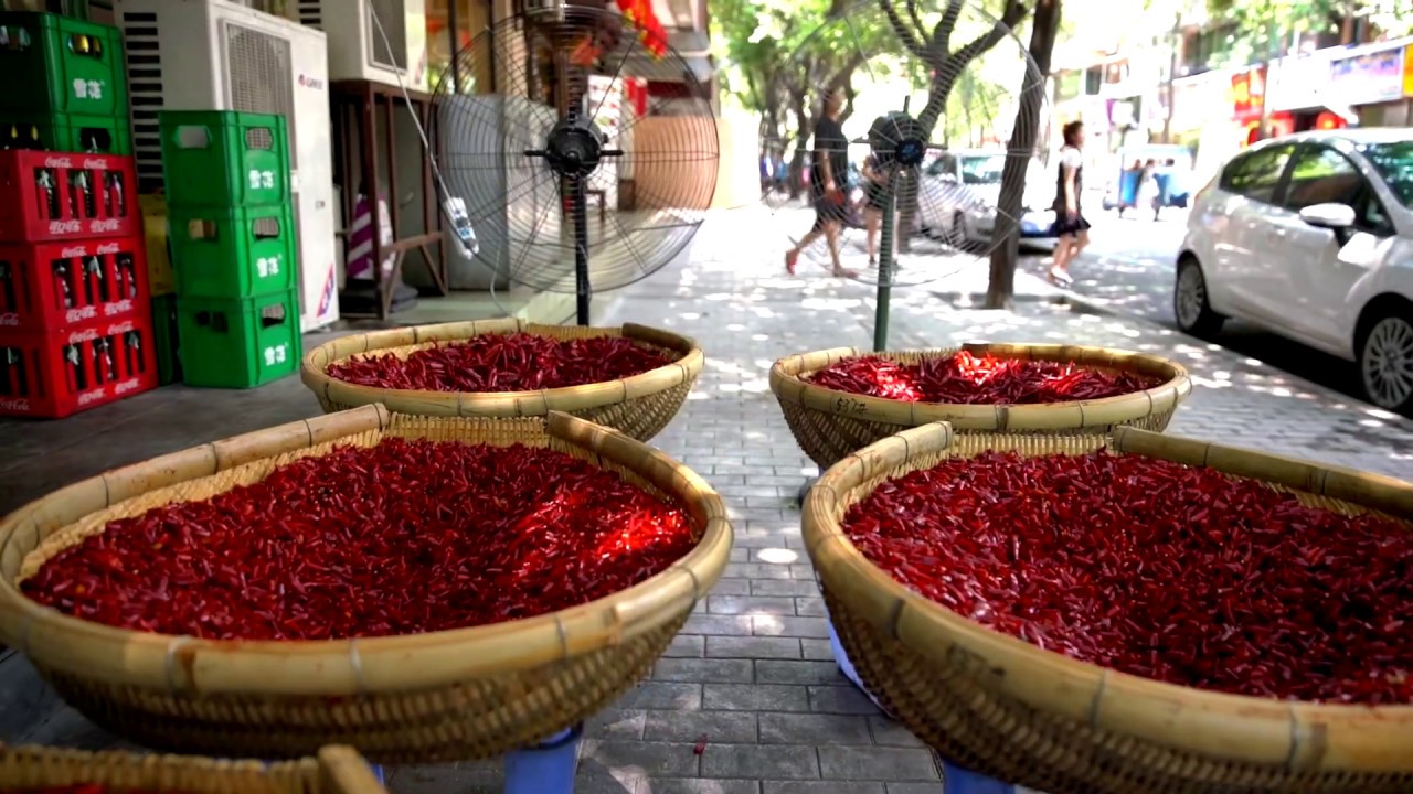 How to make a Sichuan hot pot||八小时 一好锅