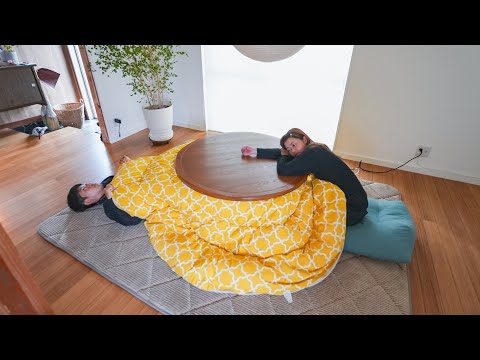 A vlog about the daily life of a couple who "don't want to do anything anymore."