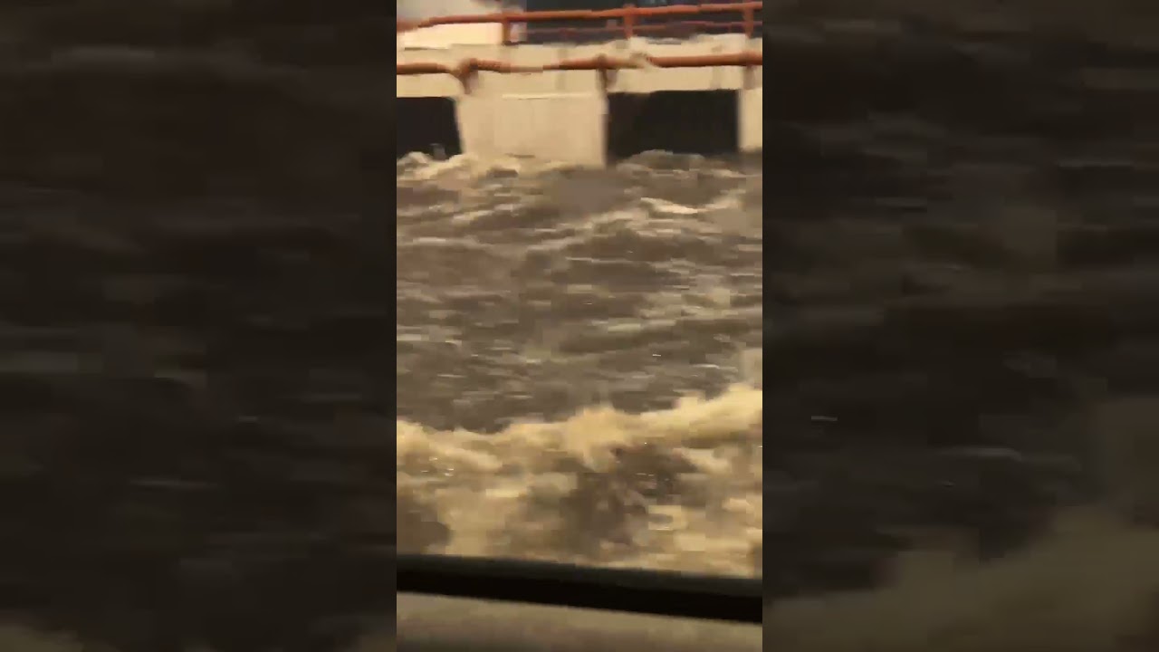 Heavy rain and thunder hit Delhi NCR roads waterlogged high alert issued across the region