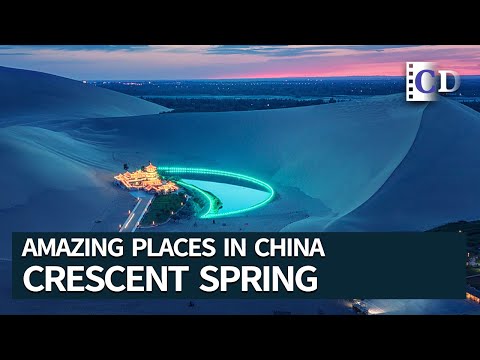 Crescent Spring in the Singing Sands, Dunhuang | Amazing Places in China