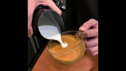 Simple Heart latte art by Jumpmilk