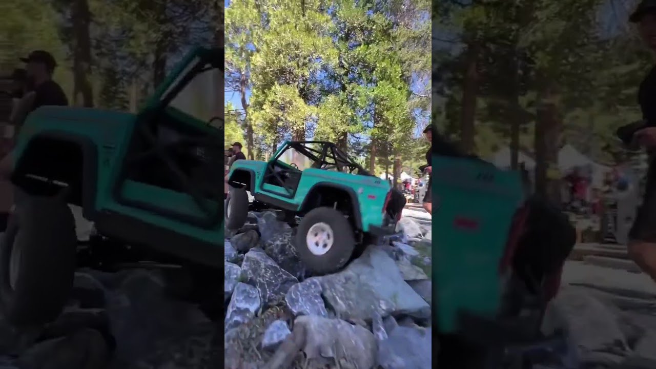 Axial Early Ford Bronco [ AXI03014 ] working out that suspension!