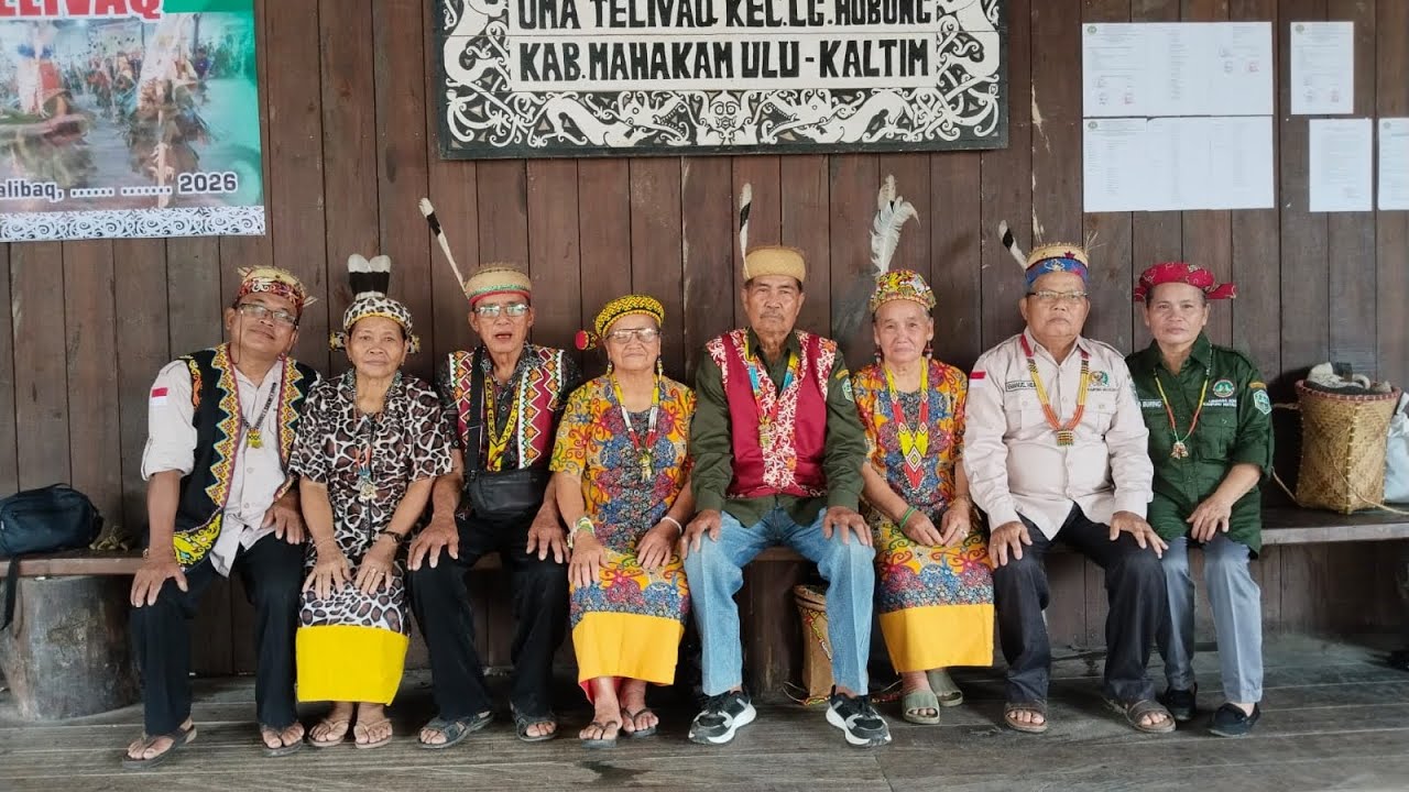 Tarian dayak bahau yang dibawakan oleh nenek intan lung 