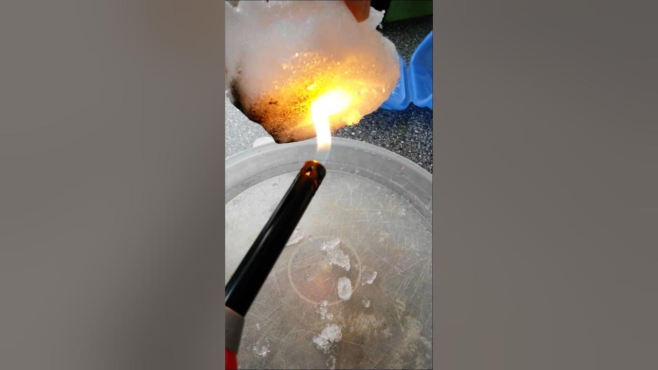 Schnee? Schmilzt nicht und stinkt nach Plastik! YouTube