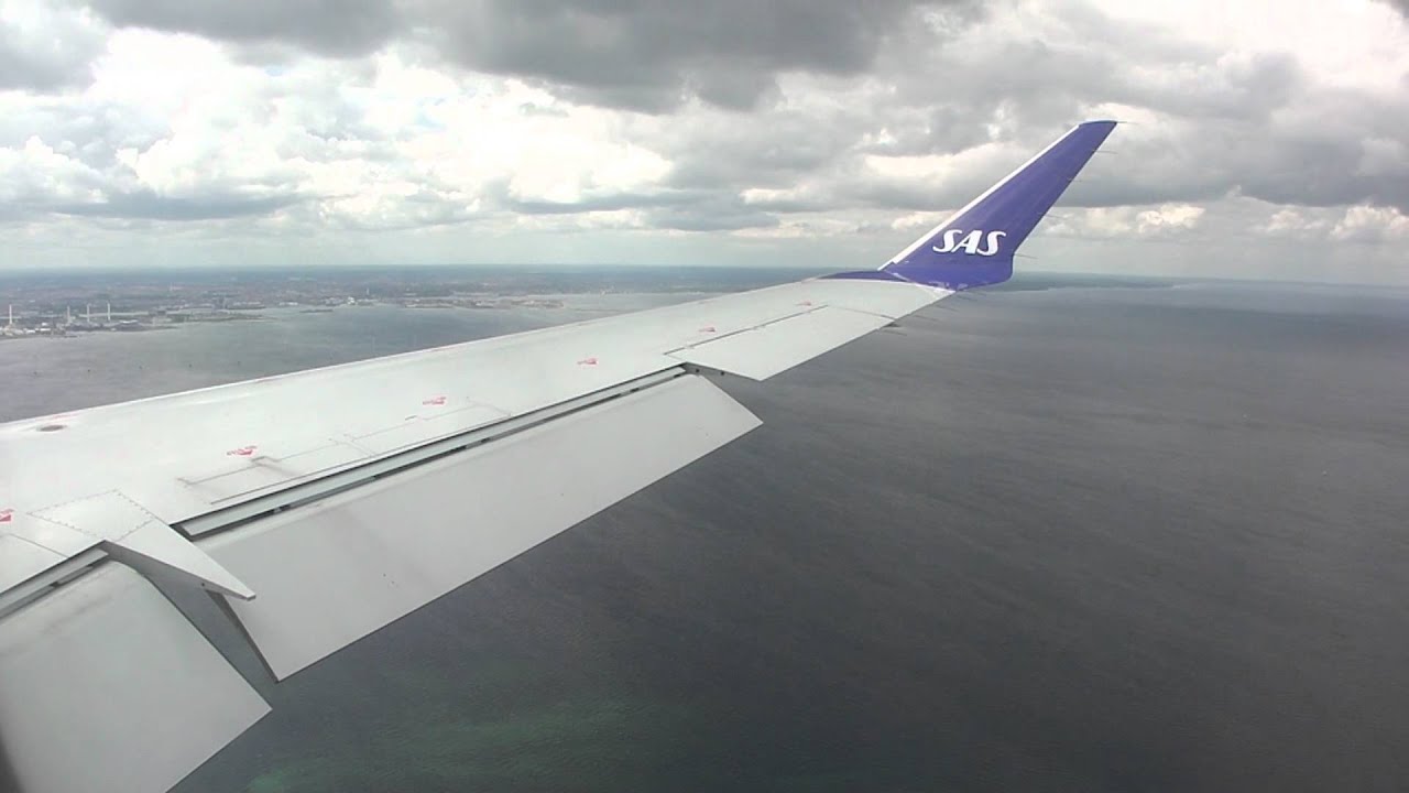 SAS CRJ900 landing Copenhagen Kastrup